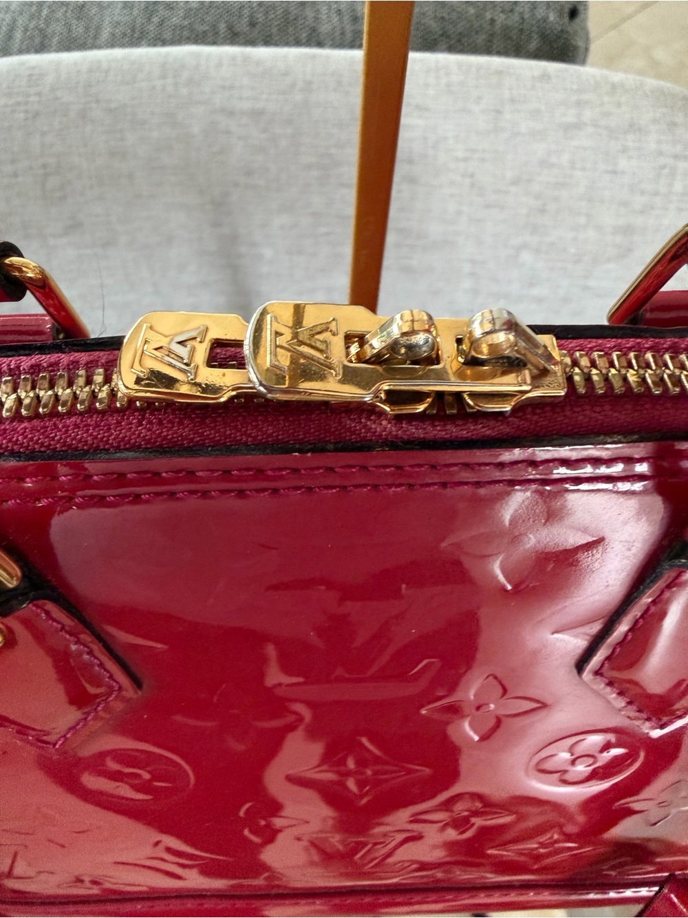 Louis Vuitton Rose Indian mono Vernis Alma BB w strap pre-owned. Still gorgeous - Picture 4 of 15